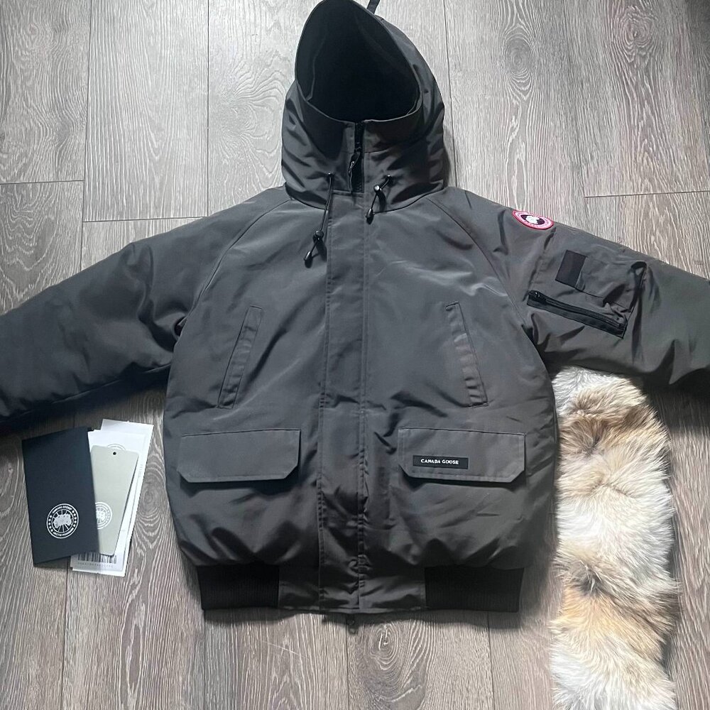 Canada Goose Bomber Chilliwack Graphite (EXCELLENT CONDITION, WITH Bags & Tags)